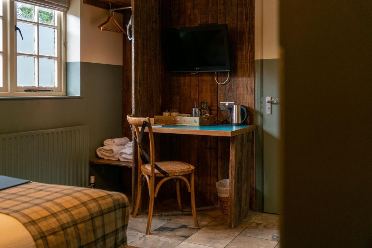 Bourne Valley Inn Saint Mary Bourne Bagian luar foto